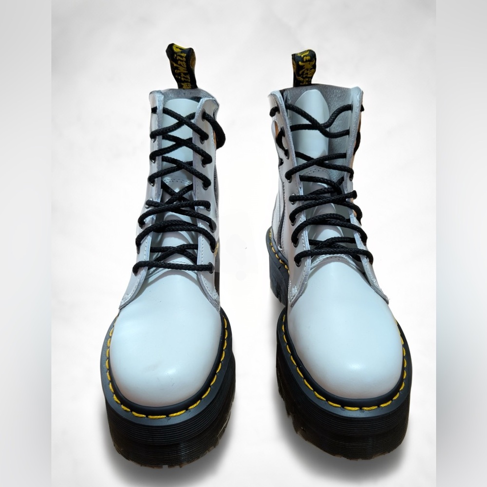 Dr. Marten’s White JADON BOOT SMOOTH LEATHER PLATFORMS Size 6 NWOT